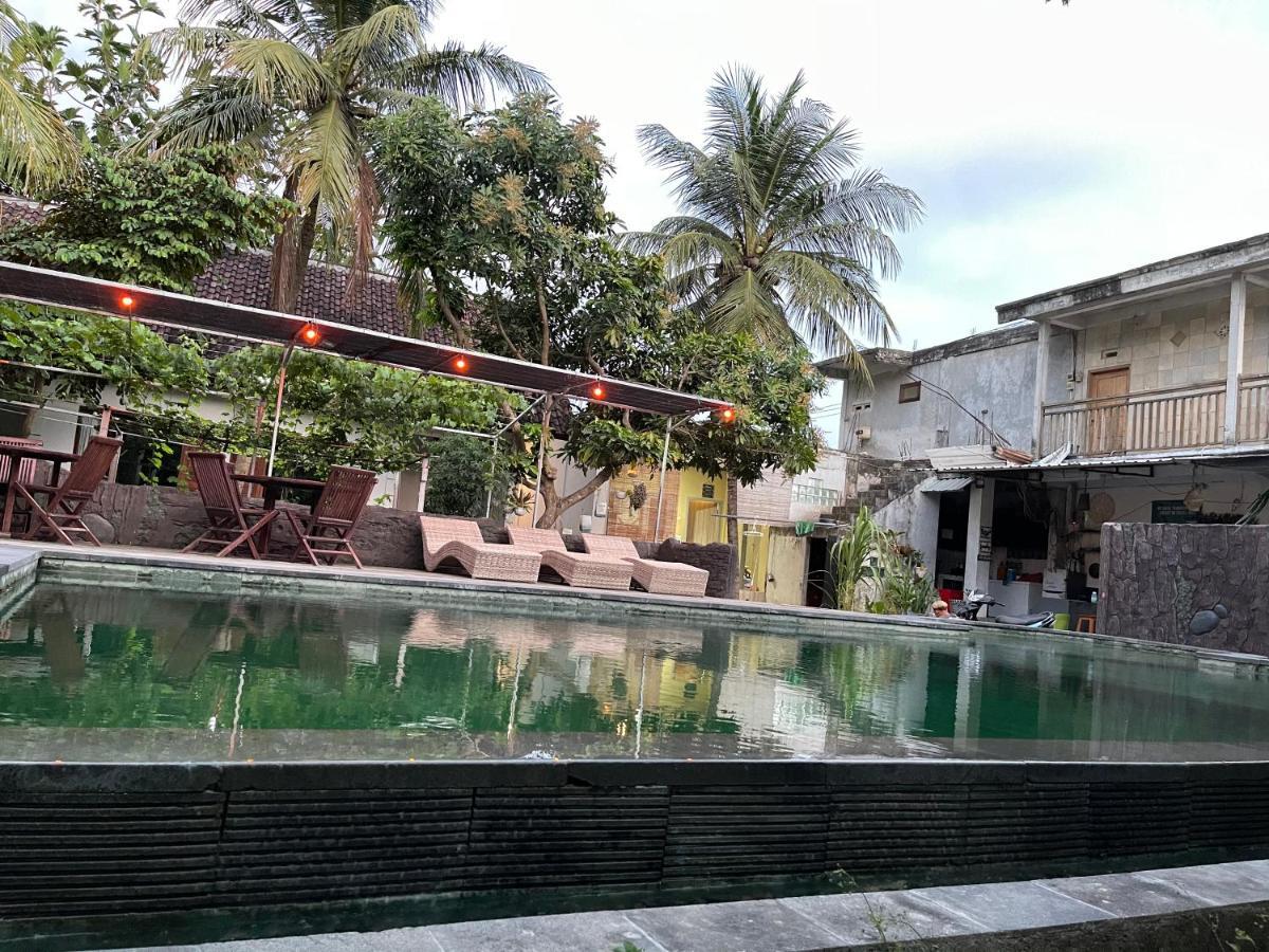 Tri Putri Homestay Kuta  Екстер'єр фото