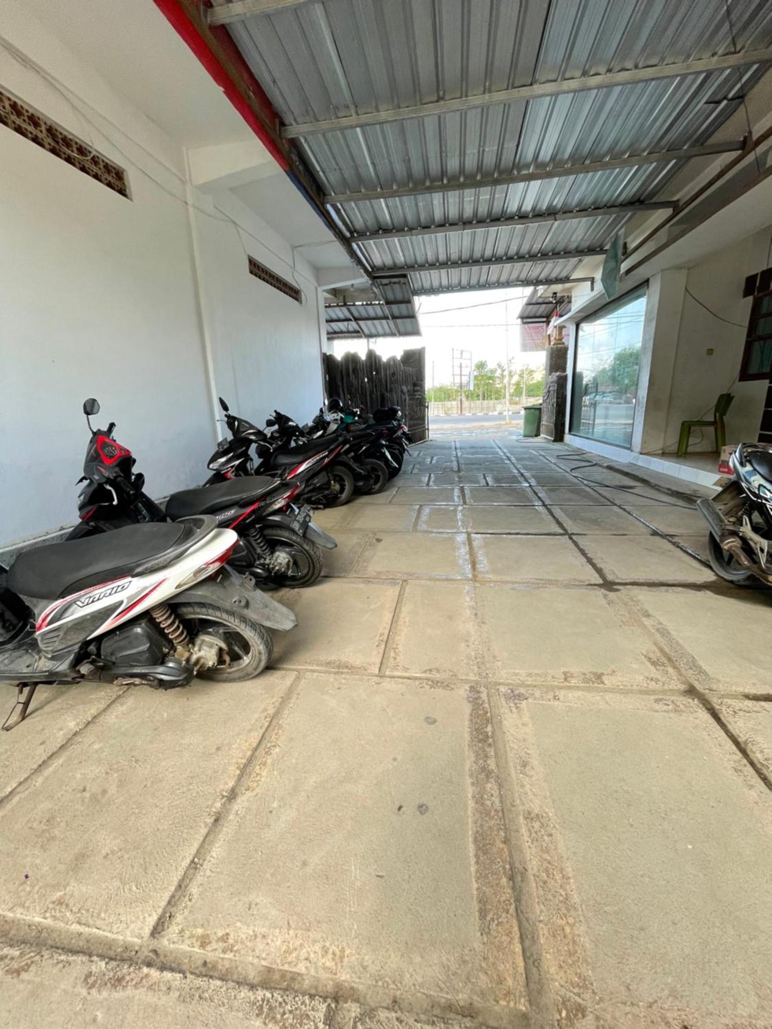 Tri Putri Homestay Kuta  Екстер'єр фото