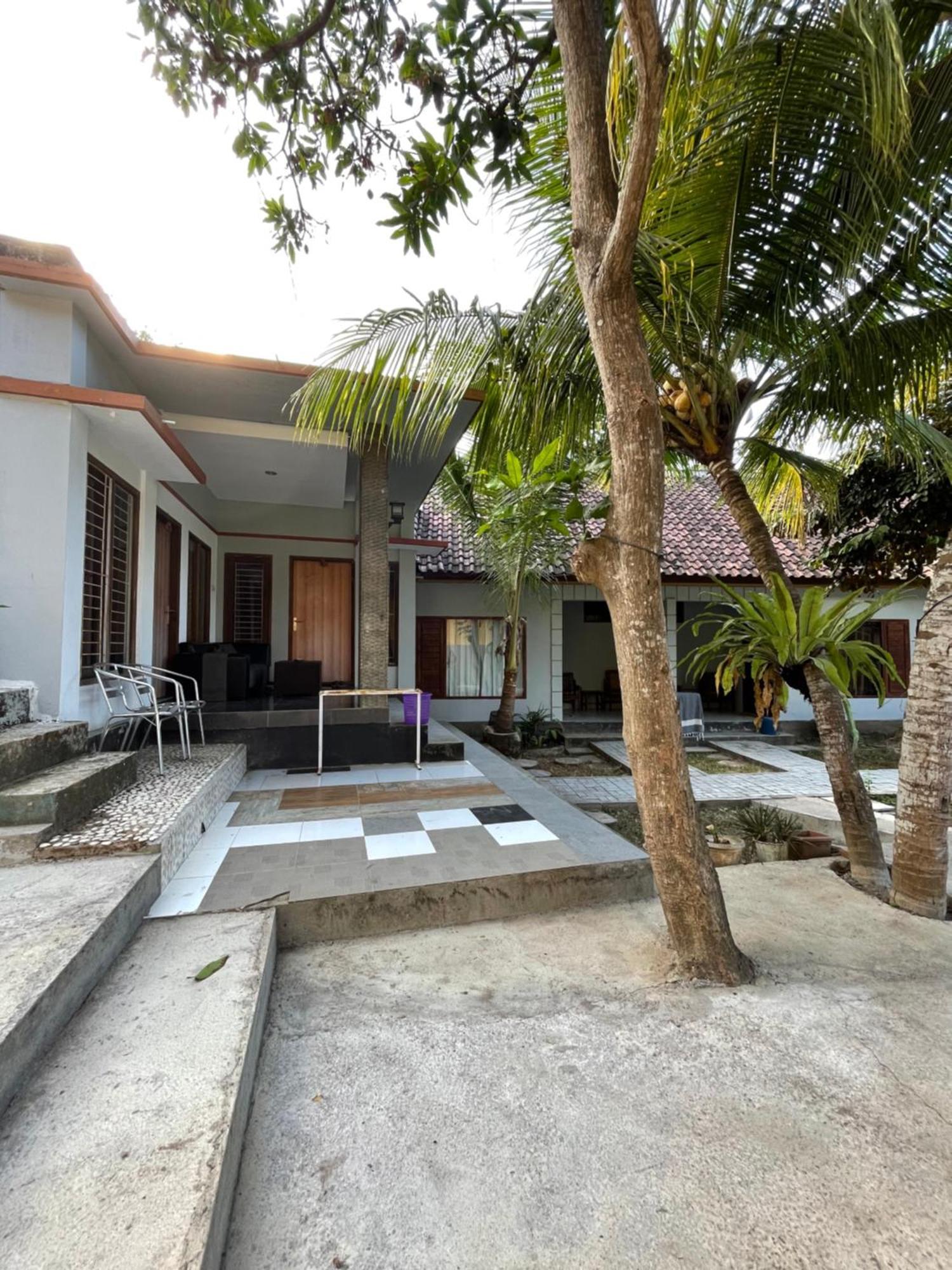 Tri Putri Homestay Kuta  Екстер'єр фото