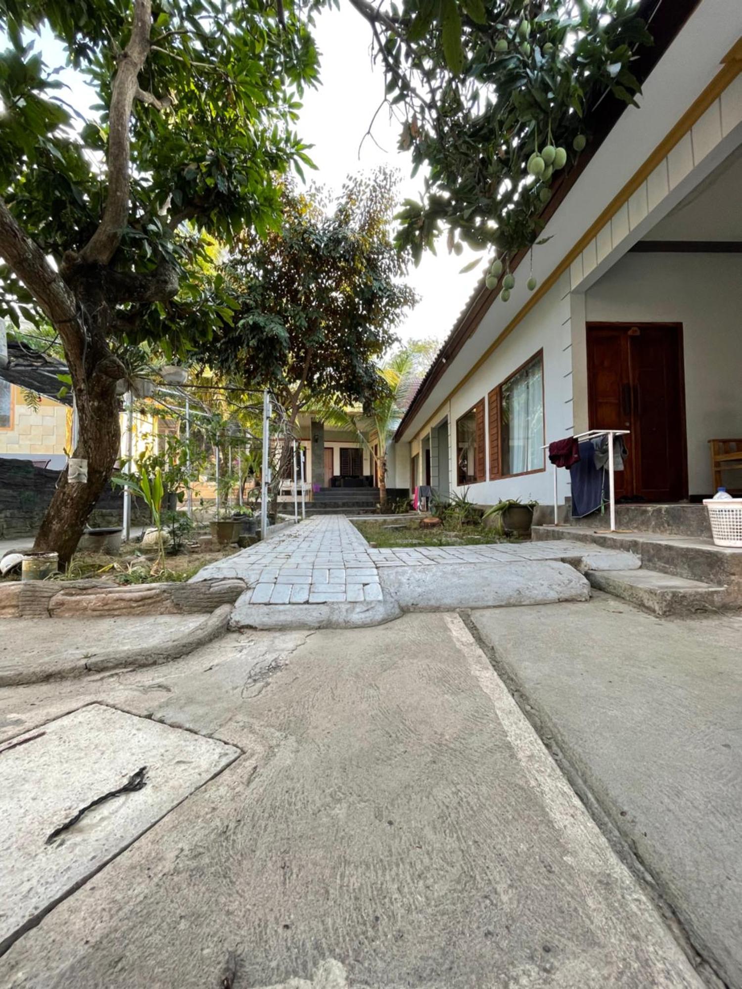 Tri Putri Homestay Kuta  Екстер'єр фото