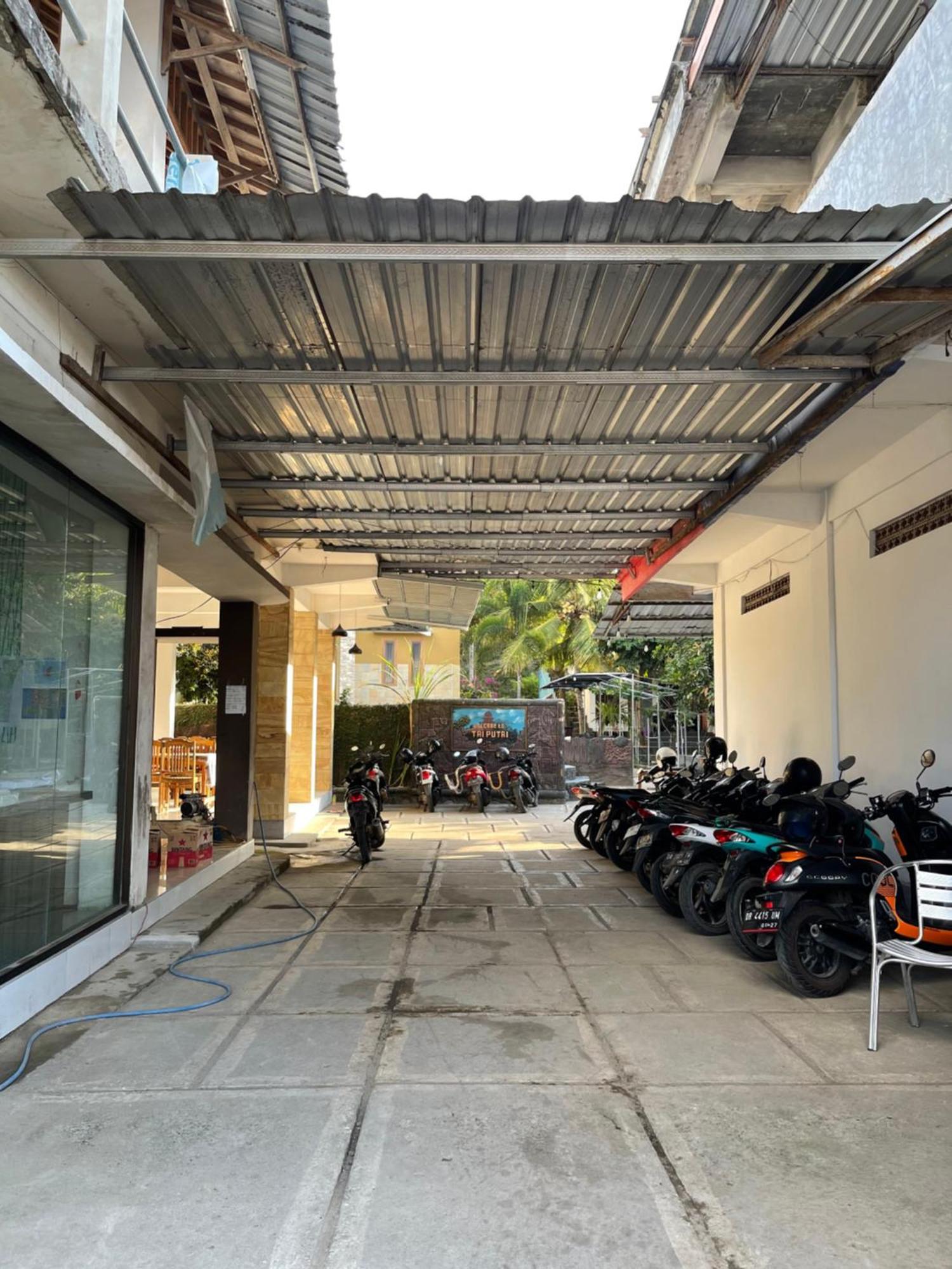 Tri Putri Homestay Kuta  Екстер'єр фото