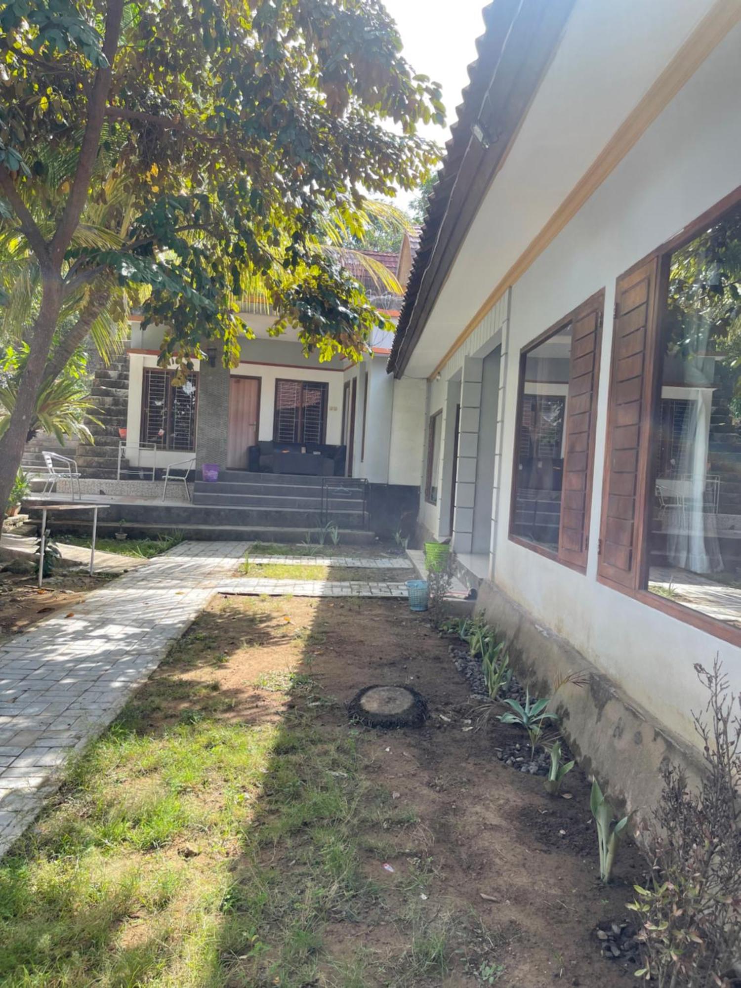 Tri Putri Homestay Kuta  Екстер'єр фото