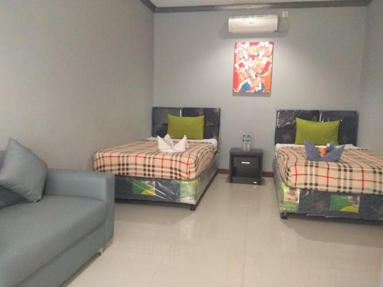 Tri Putri Homestay Kuta  Екстер'єр фото