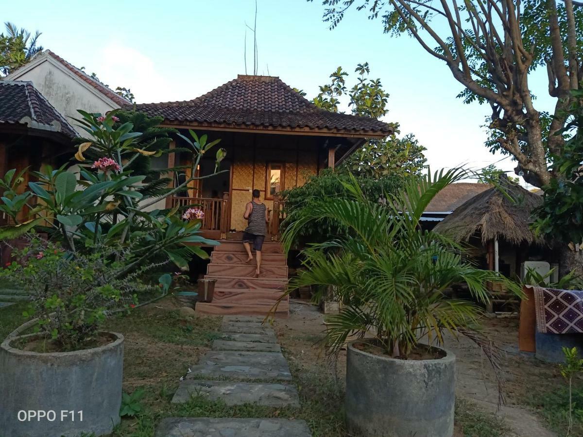 Tri Putri Homestay Kuta  Екстер'єр фото